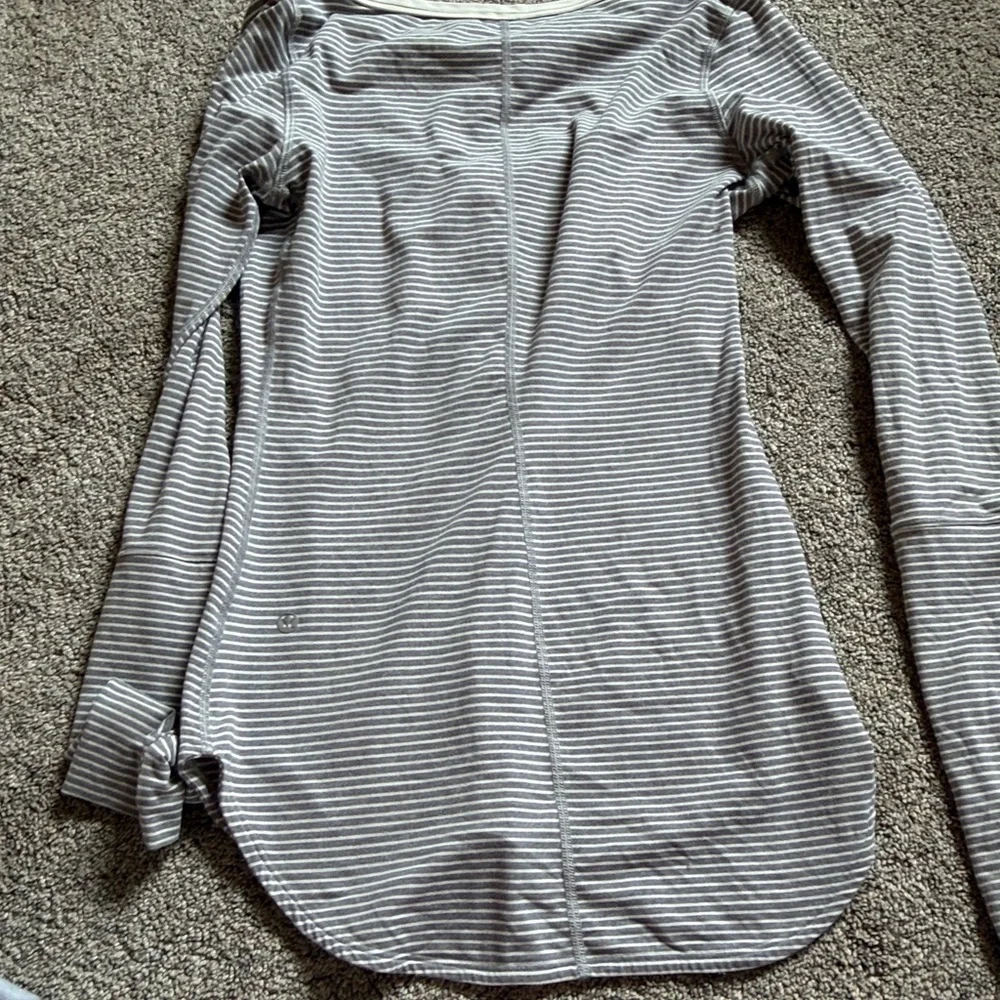 Lululemon striped white and grey long sleeve with thumb holes